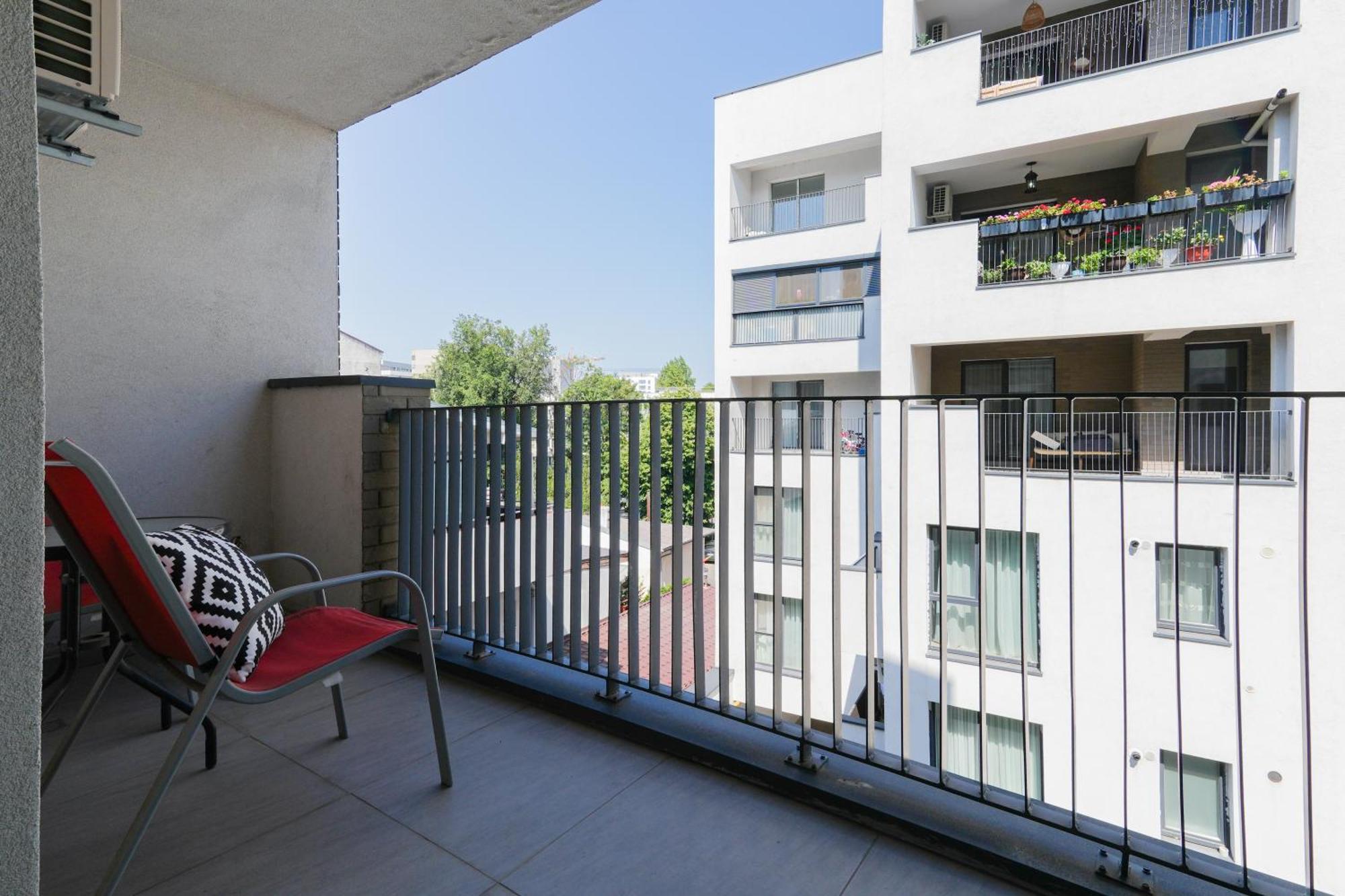 Maria - Modern With Parking And Workspace * Bucharest